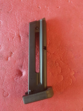 vendo cargador para beretta 87 target cal 22 LR capacidad 10 cartuchos completamente nuevo. 
30 euros 00