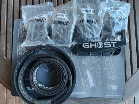 Vendo por no usar CZ Shadow 2 Urban Grey muy poco usada, con su caja original y documentación. Vendo junto 02
