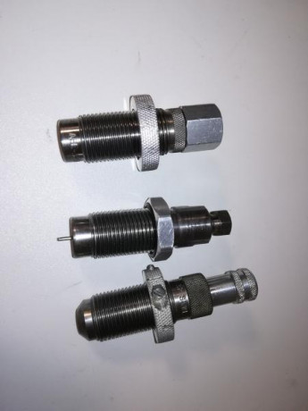 Se vende:

Prensa LEE mono-estacion.

Dies 32 S&W marca LEE. 

Bascula para recarga COMPETITIVE EDGE 20