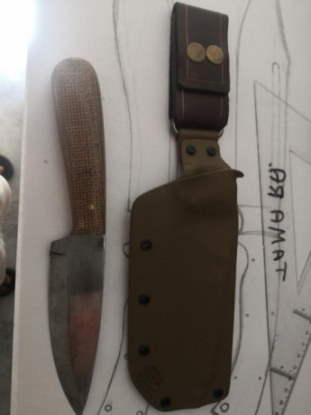 Se vende cuchillo bushcraft afilado sacandi mango en micarta artesanal de arpillera con separadores rojo 00