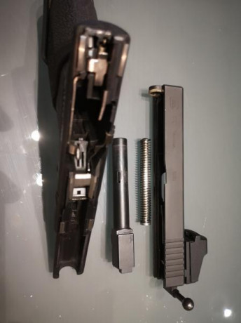 Pongo a la venta este arma de 2 Generación con su caja y tres cargadores. Esta preparada para open e incluye 10