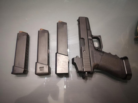 Pongo a la venta este arma de 2 Generación con su caja y tres cargadores. Esta preparada para open e incluye 22