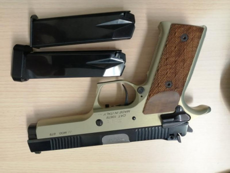 La compre en un arrebato, pero la verdad es que no compito en grueso calibre y apenas tiro casi con arma 00