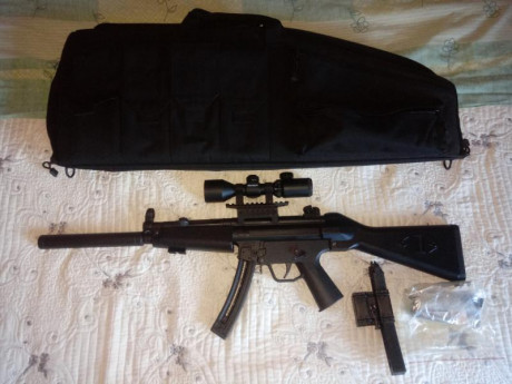 Buenas a todos.
Un amigo vende esta carabina GSG 5 en calibre .22
Está completamente nueva y lleva muchos 01