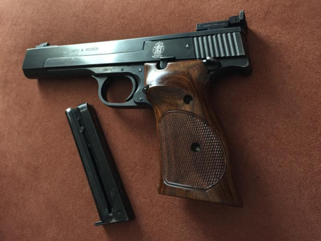 Vendo pistola Smith Wesson mod 41 cal 22,magnifico estado,precio recomendado por el distribuidor (Borchers) 00