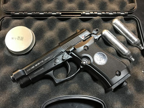 Bueno,  pues siguiendo algunos de vuestros consejos, he aplicado un relicado o envejecido sobre una Beretta 00