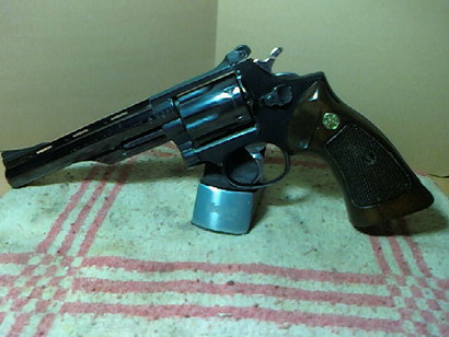 Estoy pensando en comprar un revólver de 4" del cal .357 Magnum para tiro deportivo; y no quiero 121