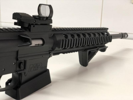 Vendo carabina Smith & Wesson del calibre 22lr, por abandono de actividad de tiro, es una carabina 10