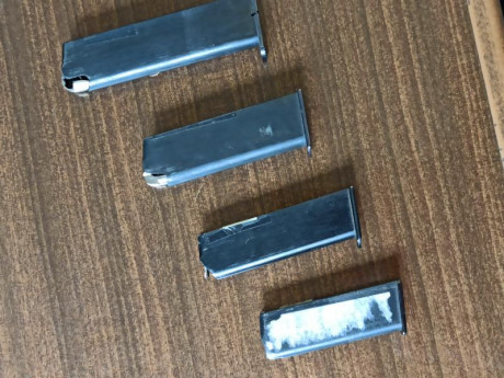 Vendo 4 cargadores, 2 de calibre 6,35 y otros dos de 7,65.
No tengo idea de para qué modelos son válidos, 02