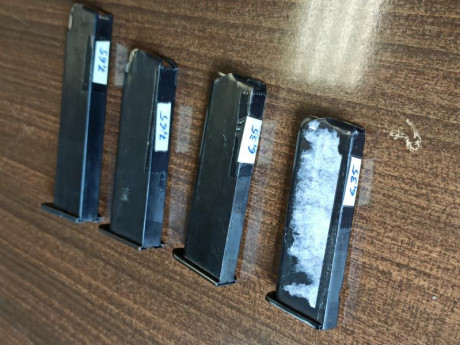 Vendo 4 cargadores, 2 de calibre 6,35 y otros dos de 7,65.
No tengo idea de para qué modelos son válidos, 01