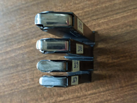 Vendo 4 cargadores, 2 de calibre 6,35 y otros dos de 7,65.
No tengo idea de para qué modelos son válidos, 00