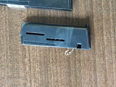 Vendo 4 cargadores, 2 de calibre 6,35 y otros dos de 7,65.
No tengo idea de para qué modelos son válidos, 11