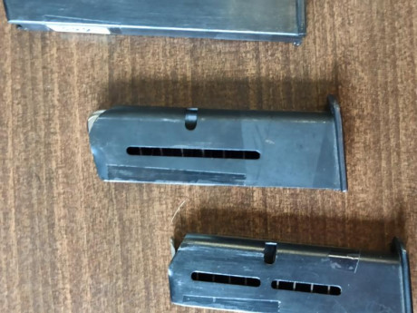 Vendo 4 cargadores, 2 de calibre 6,35 y otros dos de 7,65.
No tengo idea de para qué modelos son válidos, 10