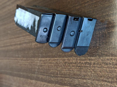 Vendo 4 cargadores, 2 de calibre 6,35 y otros dos de 7,65.
No tengo idea de para qué modelos son válidos, 22