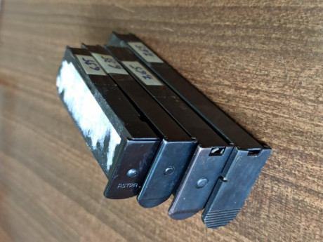 Vendo 4 cargadores, 2 de calibre 6,35 y otros dos de 7,65.
No tengo idea de para qué modelos son válidos, 21