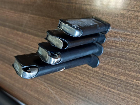 Vendo 4 cargadores, 2 de calibre 6,35 y otros dos de 7,65.
No tengo idea de para qué modelos son válidos, 20