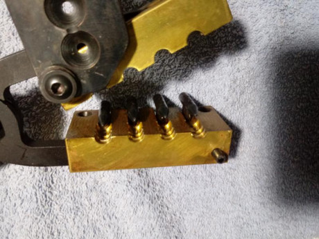 vendo turquesa MP-MOLDS 32WC de base hueca o si se quiere base plana. calibre 312
es de cuatro cavidades 00