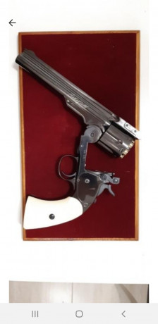 Una característica principal de este revólver es que es una réplica original del Smith &amp;amp; Wesson 01