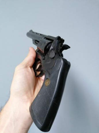 Vendo Revólver Llama Comanche I calibre 22. Para guiar en B, A o F. 90€ más portes. 01