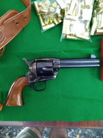 Hola, vendo revolver Uberti 1873 / 44-40 en 4"3/4 de cañón, estado impoluto, solo 25 disparos efectuados.
Complementos: 01