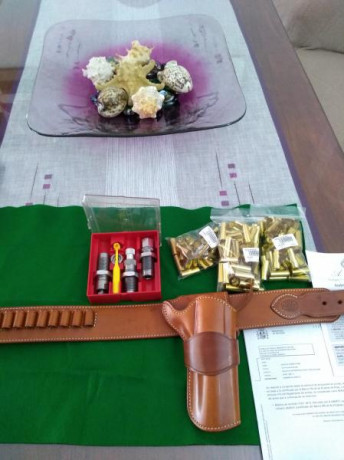 Hola, vendo revolver Uberti 1873 / 44-40 en 4"3/4 de cañón, estado impoluto, solo 25 disparos efectuados.
Complementos: 10