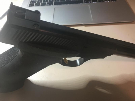 Vendo esta pistola de calibre 22lr en perfecto estado, dos cargadores, y cachas restauradas. Se trata 00