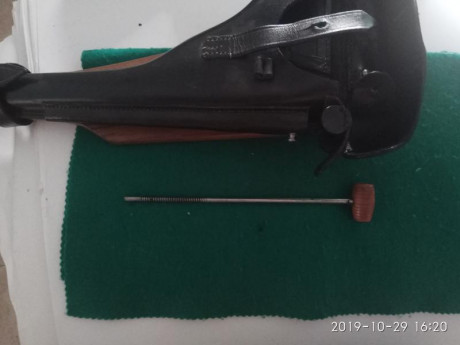 Se vende luger artillería, fabricada por DWM en 1915, este arma quedó en quinta posición en el segundo 00