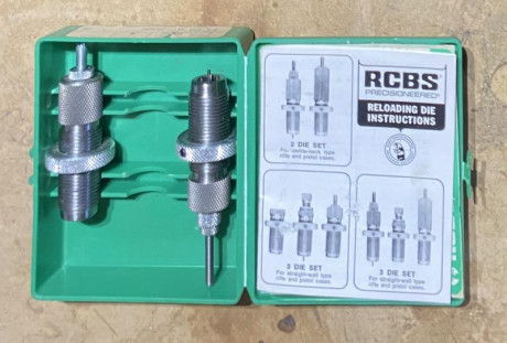 Vendo juego de dies RCBS del 22-250 y unas 200 vainas del mismo calibre, rebajado precio conjunto 75€ 00