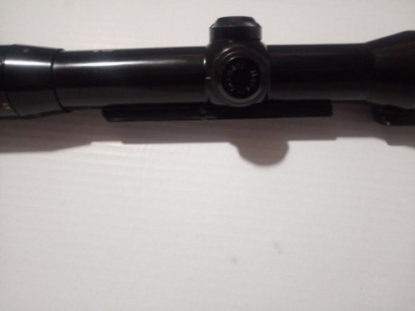 Visor clásico de carril 1,5-6x40.
Es antiguo, pero considerada la mecánica más robusta hecha por Zeiss. 02