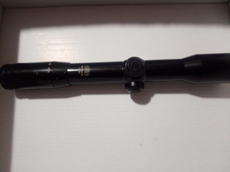 Visor clásico de carril 1,5-6x40.
Es antiguo, pero considerada la mecánica más robusta hecha por Zeiss. 01