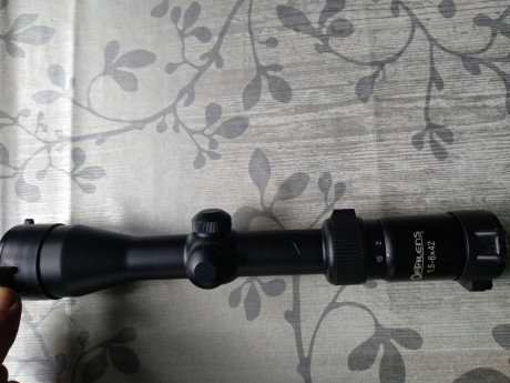 Nuevo sin uso con su caja original.
Tiene tapas flip para los oculares.

150+envío 01