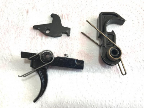 Se ofrece, conjunto de disparador igual que nuevo de un Smith&Wesson MP15, Modelo Performance Center, 00