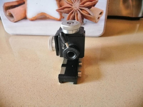 Vendo dióptero Gheman modelo 595 con sistema de bloqueo de los ajustes en deriva y altura.
Usado en muy 01