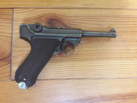 Con el mauser Banner Logo, típico para una luger de la Policia de 1942.
Última serie Y de 1942
Con Aquila 02