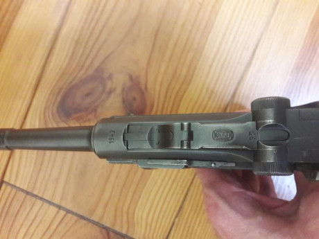 Con el mauser Banner Logo, típico para una luger de la Policia de 1942.
Última serie Y de 1942
Con Aquila 00