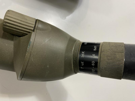 Vendo telescopio terrestre Zeus TS1260, 12-60x60. Tiene un golpe en la campana pero no impide su funcionamiento. 02