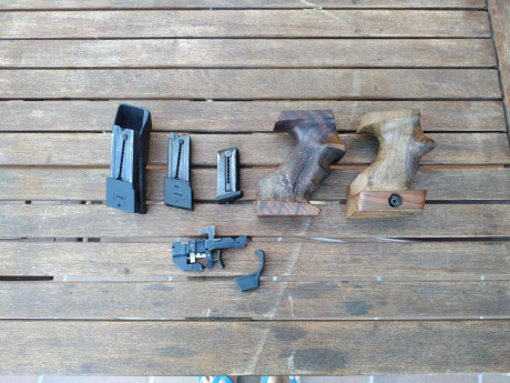Se venden accesorios de walther gsp y expert.

Gatillo completo moderno y practicamente nuevo 120 euros.
Empuñadura 01
