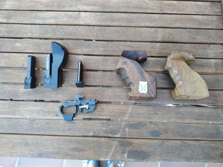 Se venden accesorios de walther gsp y expert.

Gatillo completo moderno y practicamente nuevo 120 euros.
Empuñadura 00