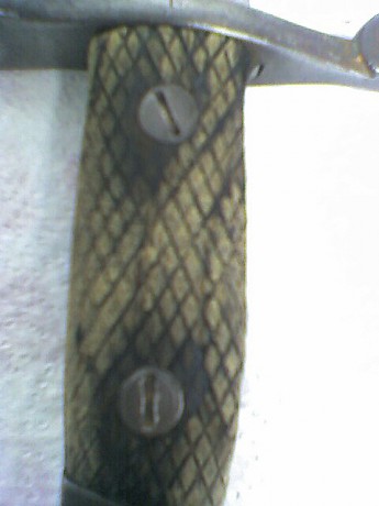 Hola compañeros, recientemente me he hecho con esta bayoneta, y me gustaría limpiarla, quitar el óxido 152