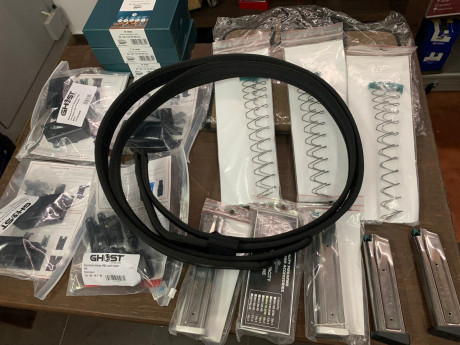 Se vende  pistola SPS vista Long 9 usada dos veces
1 Estuche acolchado sps
1 Cinturón con Velcro
3 porta 01