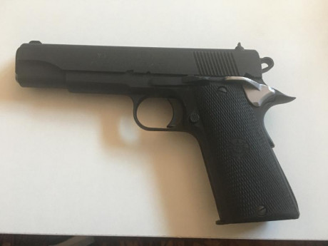 Se vende Llama Max I 9 mm con su maletín, dos cargadores y otro juego de cachas color hueso. Guiada en 02