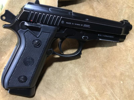 Pues así ha quedado esta Taurus PT92 recién salida del embalaje  :lol: 10