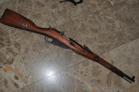 Buenos días, vendo mi Mosin Nagant del 43. Como se puede ver en las fotos, el estado general es excelente 10