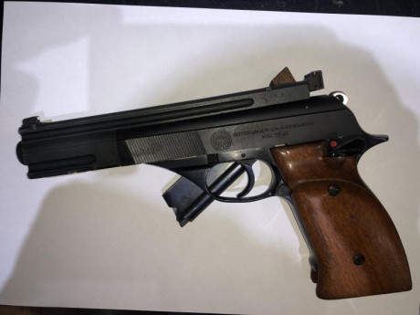 Buenas,

Pongo a la venta la pistola de las fotos, con un cargador, calibre .22, precio 90€ envío a península 01