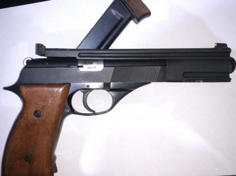 Buenas,

Pongo a la venta la pistola de las fotos, con un cargador, calibre .22, precio 90€ envío a península 00