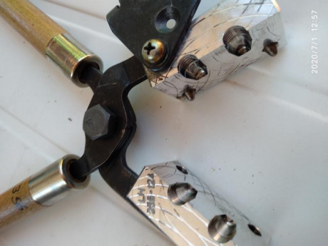 Vendo turquesa Lee para el 9 de 124 gr y a 356, dos huecos.
Precio 
Está en Collado Villalba 00