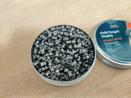 Buenas, 

Me a tocado esta Carbina la Stoeger X5 en 4.5...No es ningun cañon pero para empezar no está 141