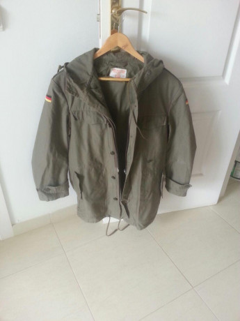 Vendo dos parkas surplus del BW, son gruesas e incluyen un forro desmontable, tengo dos tallas

-Para 10