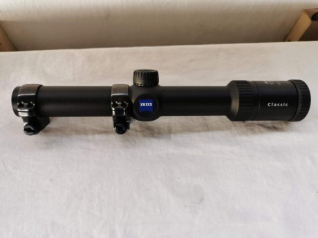 Impecable visor de montería ZEISS DIAVARI 1,1X4X24. Incluido en el precio funda de visor de gran calidad 00