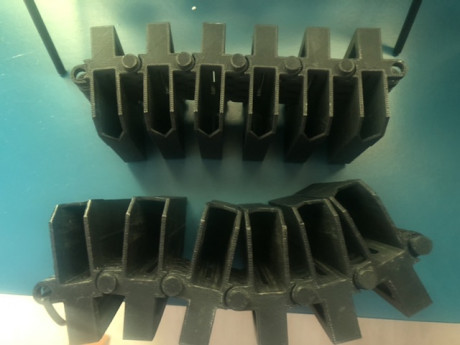 Vendo dos juegos de portacargadores el de arriba es para cargadores del 22 lr 35€ el de abajo pistolas 00